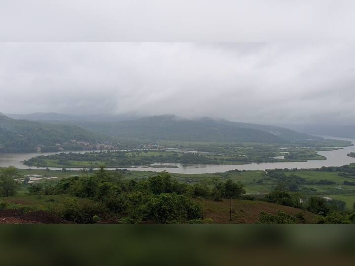 चिपळूण, खेड, दापोली आणि गुहागर या तालुक्यांमध्ये वाशिष्ठीचे पाणलोट क्षेत्र आहे.