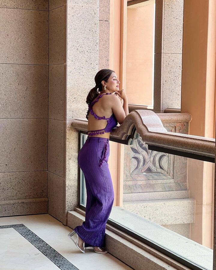 हिनाने नुकतेच तिच्या इंस्टाग्राम पेजवर काही फोटो शेअर केले आहेत, ज्यावरून लोकांची नजर हटवणे कठीण झाले आहे.(photo:realhinakhan/ig)