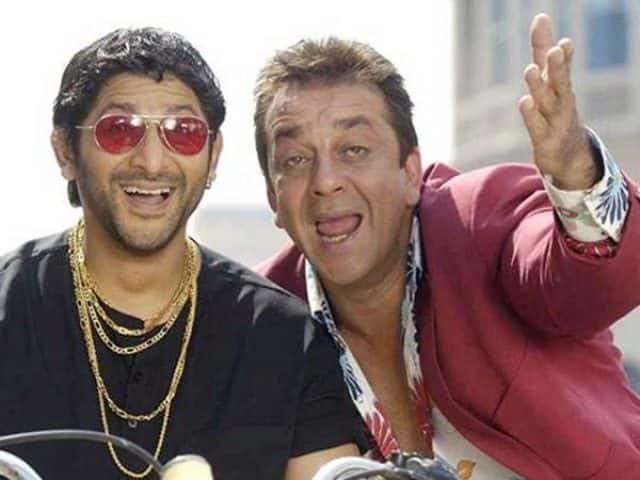 पहली फिल्म है साल 2003 में आई ‘मुन्नाभाई एमबीबीएस (Munna Bhai Mbbs)’. राजकुमार हिरानी की इस फिल्म के ज़रिए संजय दत्त और अरशद वारसी इस कदर छाए थे कि वो आज भी मुन्नाभाई और सर्किट के नाम से जाने जाते हैं.