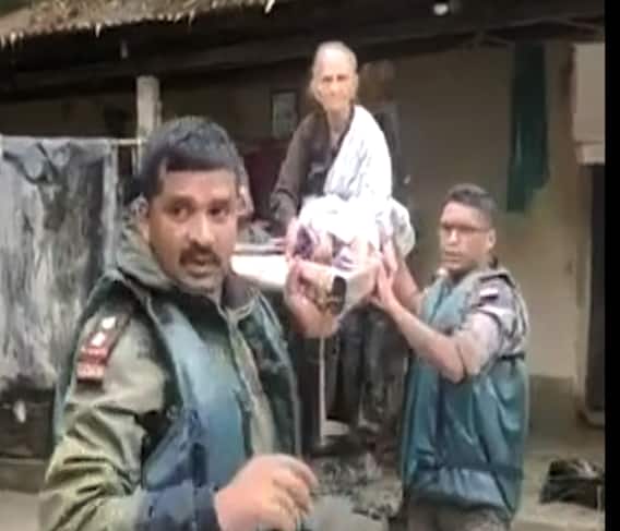 આસામમાં પૂર પીડિતોની વ્હારે આવ્યા આર્મી જવાનો, જુઓ દિલધડક રેસક્યુ ઓપરેશન