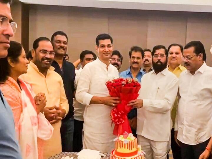 Rebel MLA Birthday Celebration in guwahati video viral Sknath Shinde also seen in picture Watch: गुवाहाटी के होटल में बागी विधायक का मनाया गया बर्थडे, जश्न का वीडियो वायरल, एकनाथ शिंदे भी रहे मौजूद