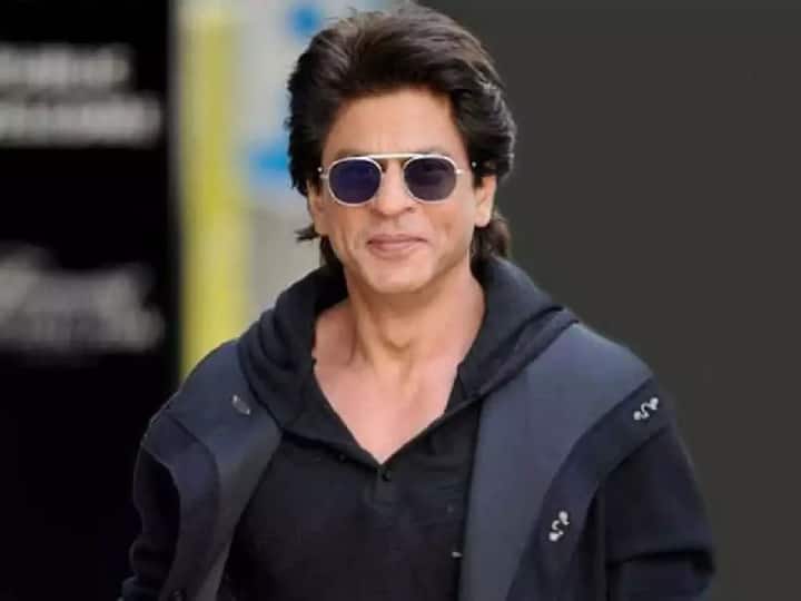 Shah Rukh Khan Mirror Selfie: शाहरुख खान ने शेयर की मिरर सेल्फी, फैंस बोले- ये तो डॉन-3 का लुक है! Shahrukh Khan shared mirror selfie fans asked is this the look of Don 3 Shah Rukh Khan Mirror Selfie: शाहरुख खान ने शेयर की मिरर सेल्फी, फैंस बोले- ये तो डॉन-3 का लुक है!