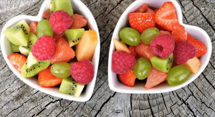 రాత్రి సమయంలో ఆకలి వేసినప్పుడు ఫ్రూట్స్ తినొచ్చు. ఇవి ఆరోగ్యానికి మంచివి.