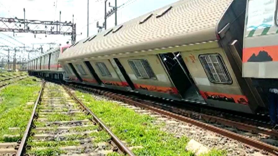 Burdwan News Locals detrailed at the entrance to Burdwan Station Burdwan News: বর্ধমান স্টেশনে ঢোকার মুখে লাইনচ্যুত লোকাল, বড়সড় দুর্ঘটনার হাত থেকে রক্ষা