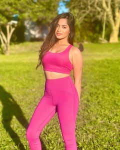 Jannat Zubair Pics: કેપટાઉનમાં ગ્લેમરસ પોઝ આપતી જોવા મળી જન્નત ઝુબેર, જુઓ તસવીરો