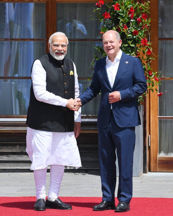 पीएम नरेंद्र मोदी ने काफी गर्मजोशी के साथ जर्मन चांसलर ओलाफ स्कोल्ज (Olaf Scholz) से मुलाकात की