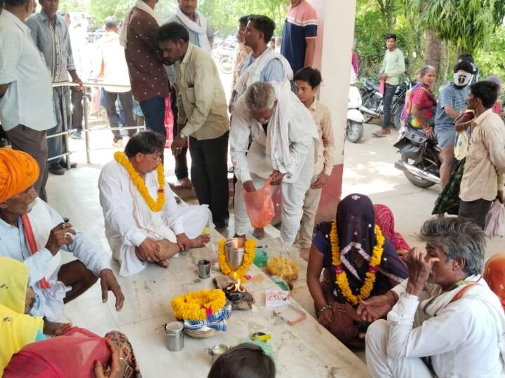 Bundi News: सरकारी अस्पताल में अंधविश्वास का खेल! बुजुर्ग की मौत के 38 साल बाद आत्मा लेने पहुंचे परिजन Bundi superstition family members reached in hospital to call soul of a dead man did totke tantra mantra ANN Bundi News: सरकारी अस्पताल में अंधविश्वास का खेल! बुजुर्ग की मौत के 38 साल बाद आत्मा लेने पहुंचे परिजन