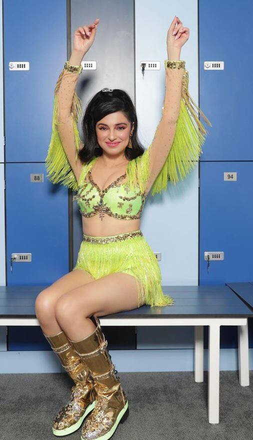 या फोटोशूटसाठी दिलेल्या पोझेस देखील खास आहेत.  (photo:divyakhoslakumar/ig)