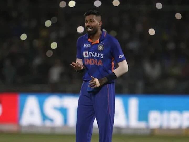 Hardik Pandya became the first captain to take a wicket in T20 cricket Hardik Pandya: कप्तानी डेब्यू में पांड्या ने रचा इतिहास, धोनी-कोहली-रोहित भी नहीं कर सके ऐसा