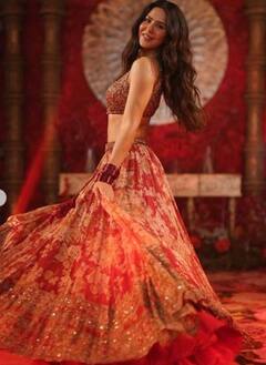 Sonam Bajwa: लहंगा पहन पानी में कुछ यूं कियो सोनम बाजवा ने डांस, सामने आईं ये सिजलिंग तस्वीरें