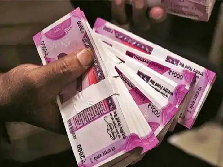 पोस्ट ऑफिसच्या या योजनेत गुंतवणूक करण्यासाठी तुमचे किमान वय 18 वर्ष असणे आवश्यक आहे. मात्र, 10 वर्षावरील मुलांच्या नावे खाते सुरू करता येऊ शकते. हे खाते पालकांच्या संमतीने आणि देखरेखीत सुरू करता येईल. तुम्ही या योजनेत किमान एक हजार रुपयांच्या गुंतवणुकीसह हे खाते सुरू करू शकता. कमाल गुंतवणुकीची कोणतीही मर्यादा नाही.