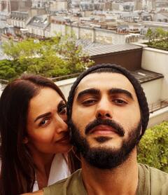 malaika arora, arjun kapoor : अर्जुन आणि मलायकानं  बर्गर अन् फ्राइजवर मारला ताव;  एन्जॉय करतायत पॅरिस ट्रीप