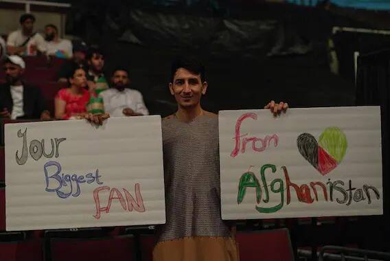 ਕਪਿਲ ਦੇ ਨਾਲ, ਉਸਦਾ ਬੈਂਡ ਅਤੇ ਉਸਦੀ ਪੂਰੀ ਟੀਮ ਵੀ ਕਈ ਦੇਸ਼ਾਂ ਵਿੱਚ ਹੋਣ ਵਾਲੇ ਕਪਿਲ ਦੇ ਲਾਈਵ ਸ਼ੋਅ ਵਿੱਚ ਹਿੱਸਾ ਲੈ ਰਹੀ ਹੈ।