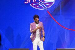 Kapil Sharma Pics: कॉमेडियन कपिल शर्मा ने खचाखच भीड़ से भरी अपने लाइव शो की तस्वीरें की शेयर, लिखा प्यारा सा कैप्शन