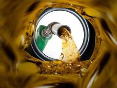 Petrol, Diesel Price: வாரத்தின் முதல்நாளில் மாற்றம் உண்டா? பெட்ரோல், டீசல் விலை நிலவரம்!