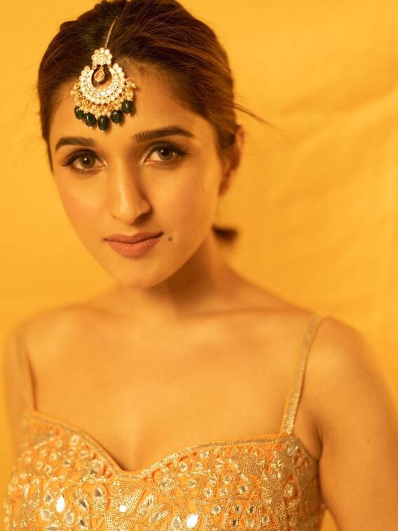 अनुपमा की बहू लहंगे में लगीं अप्सरा सी खूबसूरत