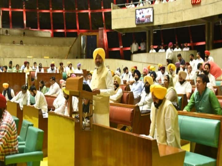 Punjab government presented the budget, know the major announcements of the budget Punjab Budget 2022: 'मान के बजट' में पंजाब के लिए खुला घोषणाओं का पिटारा, जानें- वित्त मंत्री के सभी बड़े एलान