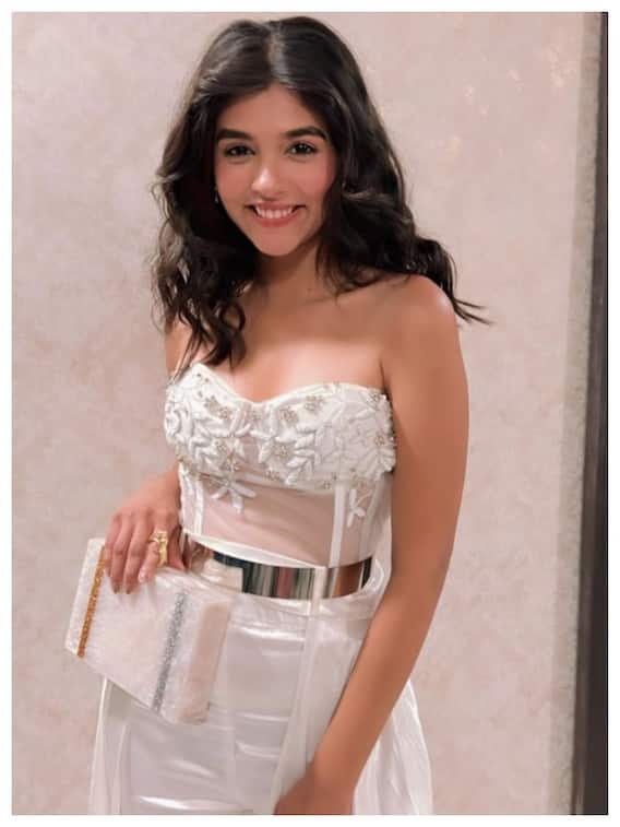 'ये रिश्ता क्या कहलाता है' फेम अक्षरा का ग्लैमरस अवतार