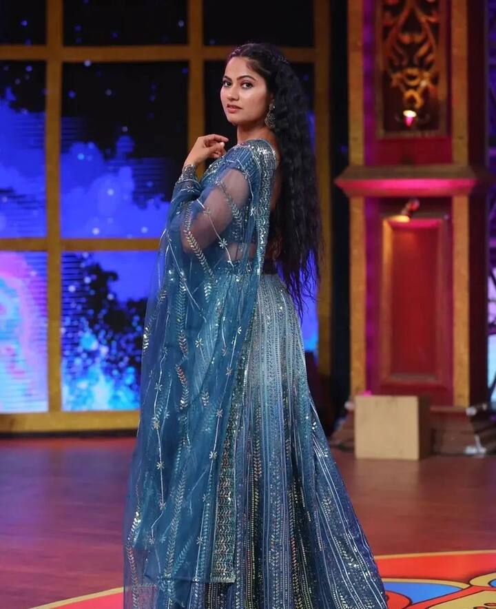 జెమినీ టీవీలో వచ్చిన అపరంజి సీరియల్ తో అందరి నట్టింట్లోకి వచ్చింది. అనుబంధాలు, అష్టాచమ్మా, గిరిజా కళ్యాణం, ఇద్దరు అమ్మాయిలు సీరియల్స్ లో ప్రత్యేక పాత్రలో నటించింది. తమిళంలోను ఓ సీరియల్ లో దాదాపు మూడేళ్ళ పాటు నటించింది. అయితే తెలుగులో ఇద్దరమ్మాయి సీరియల్ లో నటిస్తున్నప్పుడు సీరియల్ నటుడు ధర్మతో పెద్దల సమక్షంలో ప్రేమ పెళ్లి చేసుకుంది.