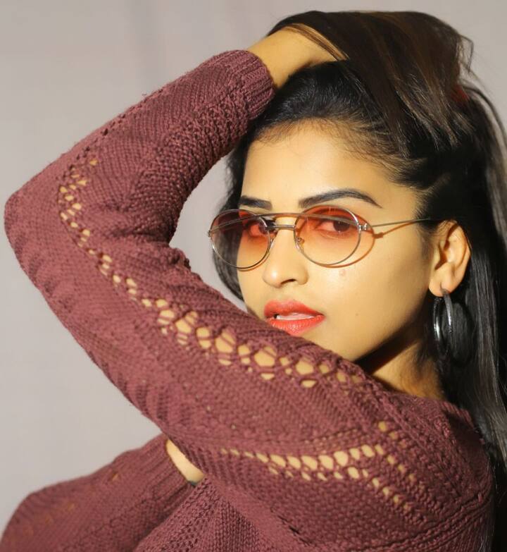 కార్తీకదీపంలో శోభాదేవిగా నటిస్తోన్న ఈమె అసలు పేరు భవానీ చౌదరి. కార్తీకదీపం సీరియల్ తర్వాత మోనిత (శోభాశెట్టి) క్రేజ్ అమాంతం పెరిగిపోయింది. మరి శోభగా నటిస్తోన్న భవానీ చౌదరికి విలన్ గా ఎన్నిమార్కులు పడతాయో చూద్దాం.