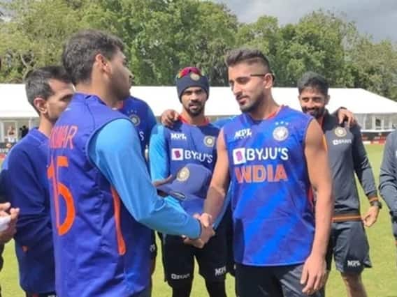 IND vs IRE: 'आप एक ओवर से किसी खिलाड़ी का आंकलन नहीं कर सकते', उमरान मलिक के सपोर्ट में पाकिस्तान से आया रिएक्शन IND vs IRE: 'आप एक ओवर से किसी खिलाड़ी का आंकलन नहीं कर सकते', उमरान मलिक के सपोर्ट में पाकिस्तान से आया रिएक्शन