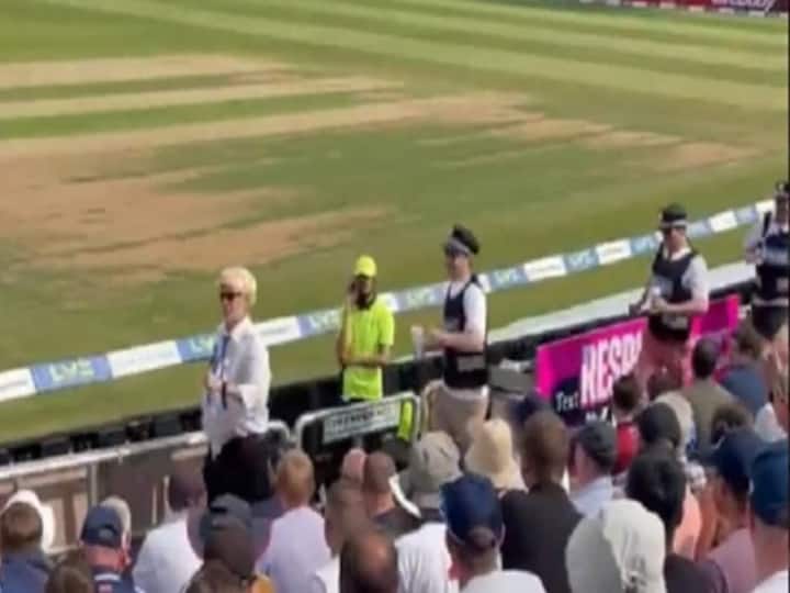 Viral Video: Man Dressed As Boris Johnson Gets Chased By Police, know details Watch Video: Man Dressed As UK PM Boris Johnson Entertains Spectators On Cricket Ground