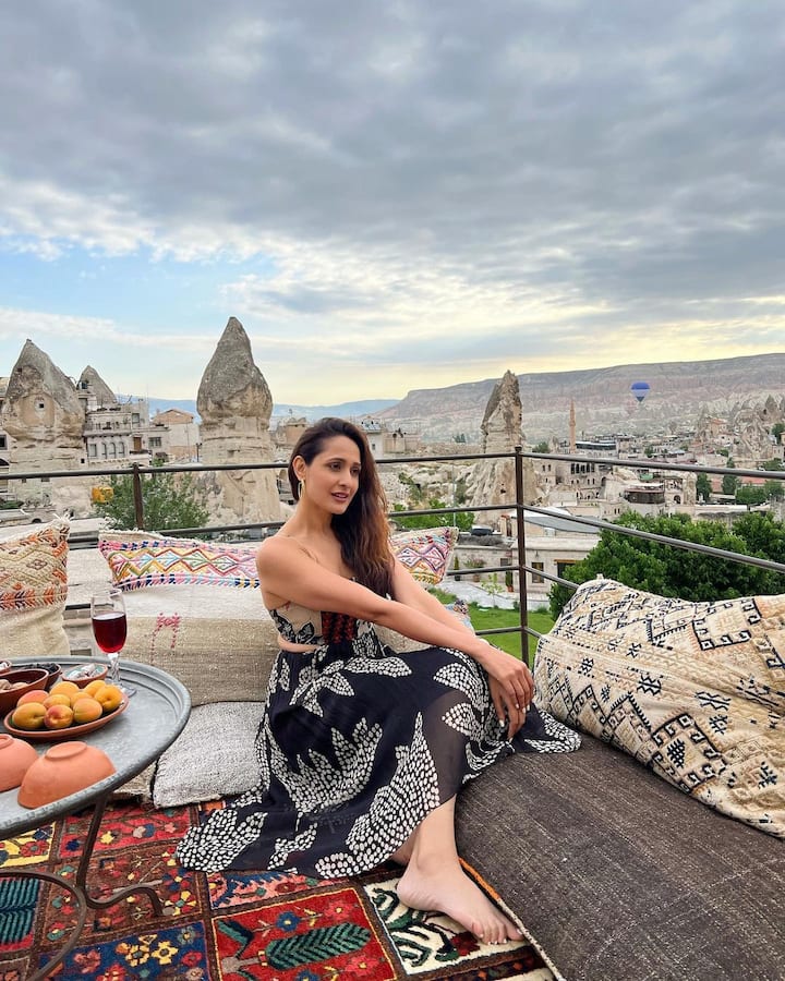 ప్రగ్యా జైస్వాల్ అందమైన ఫోటోలు -Image Credit:Pragya Jaiswal /Instagram