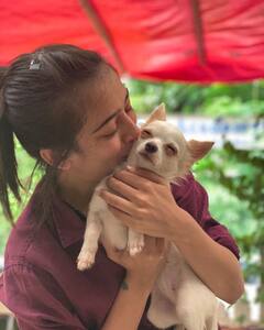 Akshara Hassan: செல்ல நாய்க்குட்டியுடன் அக்‌ஷரா ஹாசன்.. கிளிக்ஸ்!