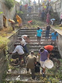 Udaipur Sultan Baori Pics: 305 साल पुरानी बावड़ी बन गई थी कचरा पात्र, अब युवाओं की मेहनत ने बदला स्वरूप, पीएम मोदी ने 'मन की बात' में किया जिक्र