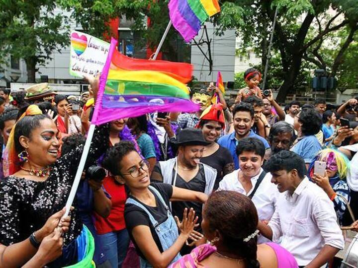 LGBTQIA+ Egmore bursts with pride as hundreds gather for Chennai Pride Parade அன்பிற்கும் உண்டோ அடைக்கும் தாழ்: சென்னையில் வானவில் விழாவை தொடங்கி வைத்த தமிழச்சி தங்கபாண்டியன்