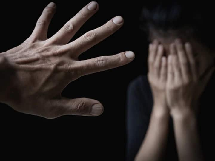 Shahjahanpur News The accused arrested after 27 years in the rape case had made a 12-year-old girl pregnant Shahjahanpur News: रेप मामले में 27 साल बाद गिरफ्तार हुआ आरोपी, 12 साल की बच्ची को किया था गर्भवती