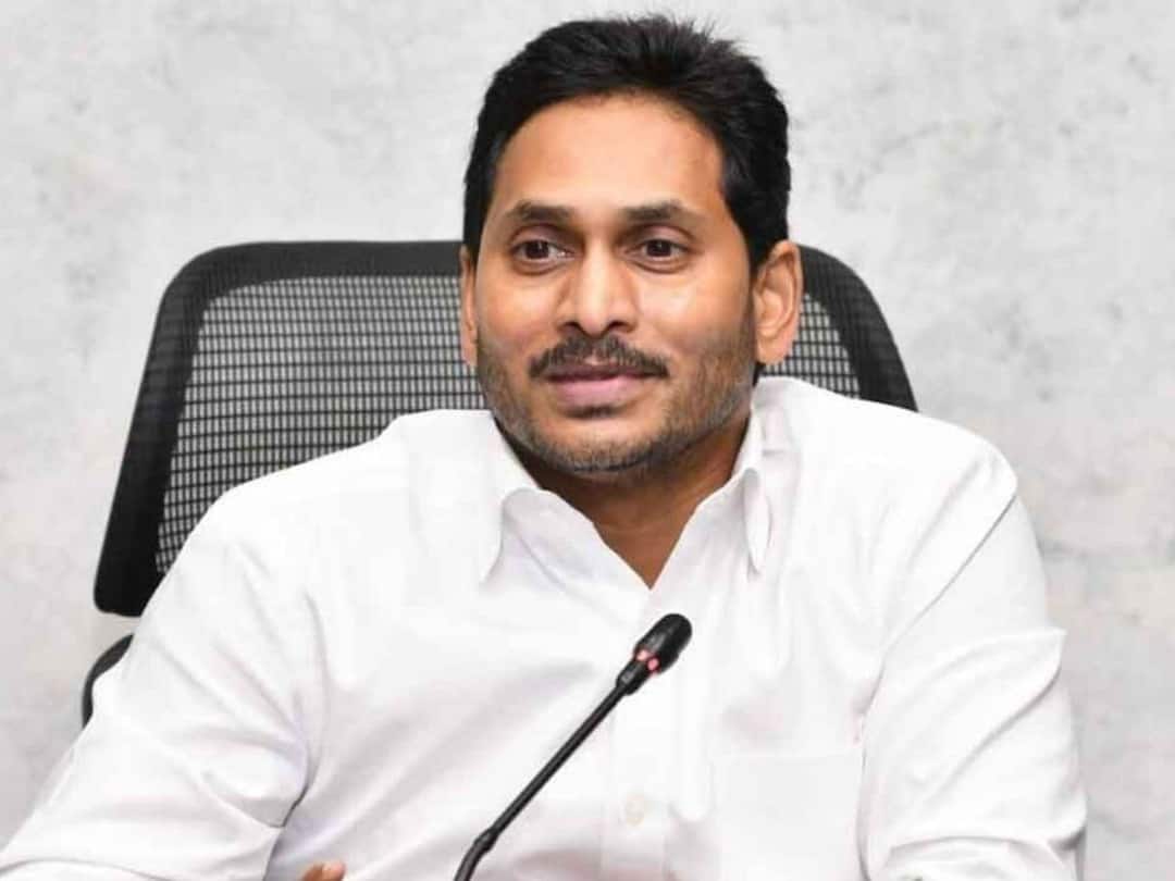 YS Jagan Srikakulam Tour: సీఎం జగన్ పర్యటనతో శ్రీకాకుళం జిల్లాలో ప్రయాణికులకు ఇబ్బందులు, సార్ ఇవి కూడా పట్టించుకోండి ! YS Jagan Srikakulam Tour: Passengers facing prblems during CM Jagan Visit to Srikakulam District YS Jagan Srikakulam Tour: సీఎం జగన్ పర్యటనతో శ్రీకాకుళం జిల్లాలో ప్రయాణికులకు ఇబ్బందులు, సార్ ఇవి కూడా పట్టించుకోండి !