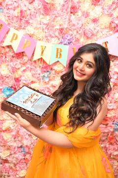 Ritabhari's Birthday Exclusive: নব্বইয়ের দশকের থিম, উপহারে খেলনা, কমিকস, ঋতাভরীর নস্ট্যালজিক জন্মদিন