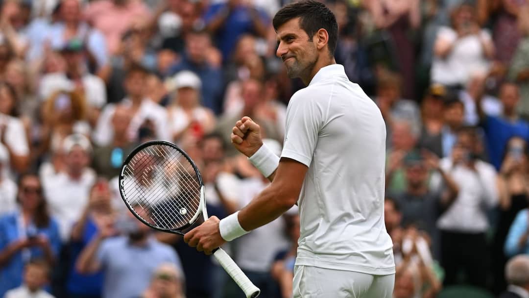 Novak Djokovic drops set on into Wimbledon second round Novak Djokovic: এক সেটে হেরেও উইম্বলডনের দ্বিতীয় রাউন্ডে পৌঁছে গেলেন জকোভিচ