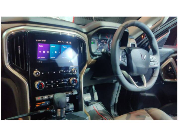 इसके डैशबोर्ड पर सिल्वर एक्सेंट का इस्तेमाल किया गया है और इसकी टचस्क्रीन 8-इंच की है जिसमें लेटेस्ट एड्रेनोएक्स इंफोटेनमेंट सिस्टम दिया गया है. नई स्कॉर्पियो एन में फ्रंट / रियर डुअल कैमरा, डुअल जोन क्लाइमेट कंट्रोल, वायरलेस चार्जिंग इलेक्ट्रिक सनरूफ, फुल एलईडी लाइट्स, कनेक्टेड कार टेक और एक 12 स्पीकर सोनी 3 डी ऑडियो सिस्टम जैसे बड़े फीचर्स भी दिए गए हैं. इस कार के साथ आपको 6 एयरबैग भी मिलते हैं और चारों तरफ डिस्क ब्रेक दिया गया हैं.