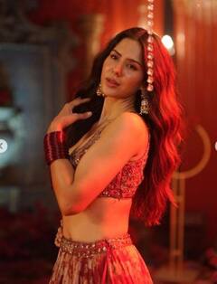 Sonam Bajwa: लहंगा पहन पानी में कुछ यूं कियो सोनम बाजवा ने डांस, सामने आईं ये सिजलिंग तस्वीरें