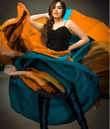 ਹਾਲ ਹੀ ਵਿੱਚ ਜੰਨਤ ਜ਼ੁਬੈਰ ਨੇ ਇੱਕ ਇੰਟਰਵਿਊ ਵਿੱਚ ਕਿਹਾ ਸੀ ਕਿ ਬੇਸ਼ੱਕ ਉਹ ਉਮਰ ਵਿੱਚ ਛੋਟੀ ਹੈ। ਪਰ ਉਨ੍ਹਾਂ ਨੂੰ ਸਟੰਟ ਵੀ ਬਰਾਬਰ ਕਰਨੇ ਪੈਂਦੇ ਹਨ।