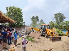 Delhi News: सराय काले खां में यमुना किनारे बनी झुग्गियों पर DDA ने चलाया बुलडोजर, आगे भी जारी रहेगा अभियान