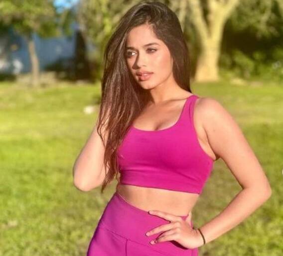 जन्नत जुबैरच्या केपटाऊनच्या सन शाइनमध्ये ग्लॅमरस अदा