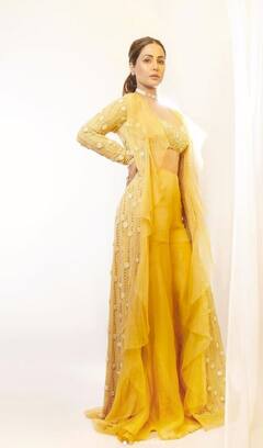 Hina Khan Pics: ਇੰਡੋ ਵੈਸਟਰਨ ਪਹਿਰਾਵੇ 'ਚ ਸੂਰਜ ਦੀਆਂ ਕਿਰਨਾਂ ਵਾਂਗ ਚਮਕ ਰਹੀ ਹਿਨਾ ਖਾਨ