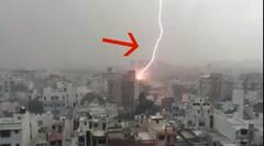 રાજકોટના હનુમાન મઢી ચોક પાસે વીજળી પડી ,વીજળી પડતા લઇવ દ્રશ્યો કેમેરામાં કેદ