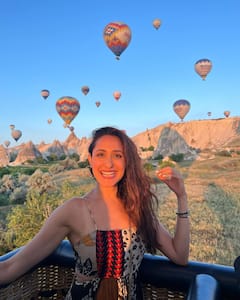 Pragya Jaiswal: హాట్ బెలూన్ల మధ్యలో హీటెక్కిస్తున్న ప్రగ్యా జైస్వాల్