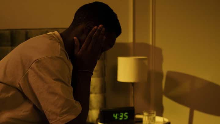 আপনি কি ইনসমনিয়া অর্থাৎ অনিদ্রা রোগে ভুগছেন? তাহলে ঘুমোতে যাওয়ার বেশ কিছু খাবার খেতে পারেন। সমস্যা কমার সম্ভাবনা রয়েছে।