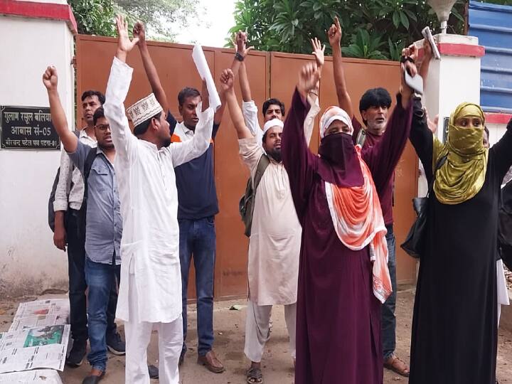 Patna News: Urdu-Bangla TET candidates Protests at residence of Gulam Rasool Balyawi result not yet released ann Patna News: उर्दू-बांग्ला TET अभ्यर्थियों ने गुलाम रसूल बलियावी के आवास का किया घेराव, पुलिस ने खींच कर हटाया