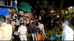 Mumbai के नेहरू नगर में 4 मंजिला इमारत गिरी, 10 से 15 लोगों के दबे होने की आशंका