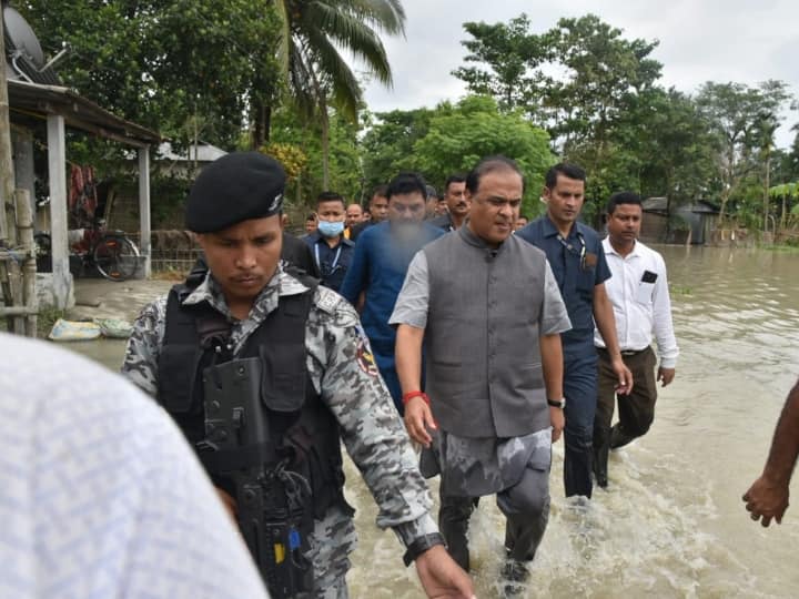 Assam Flood CM Himanta Biswa Sarma Visited Flood Affected Areas Assam Flood: असम में बाढ़ से मरने वालों की संख्या बढ़कर 134 हुई, सीएम हिमंत बिस्वा सरमा ने किया प्रभावित इलाकों का दौरा