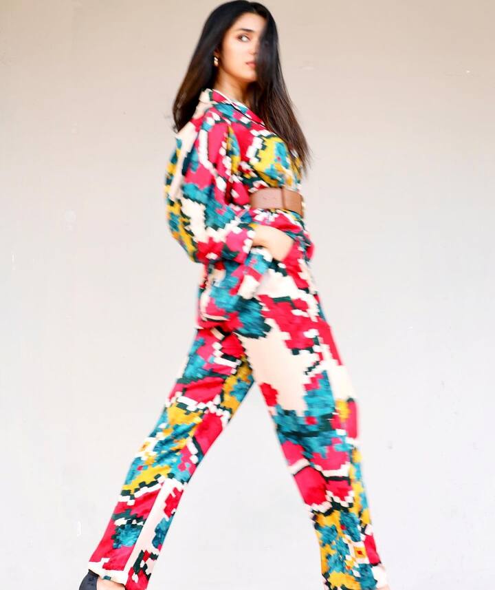 'ది వారియర్' సినిమాలో 'బుల్లెట్...', 'విజిల్...' పాటలు ప్రేక్షకులను ఆకట్టుకున్నాయి. (Image courtesy - @Krithi Shetty/Instagram)