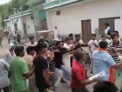 Amroha News: अमरोहा में राशन डीलर के साथ की गई मारपीट का वीडियो सोशल मीडिया पर वायरल, जानें- क्या है मामला