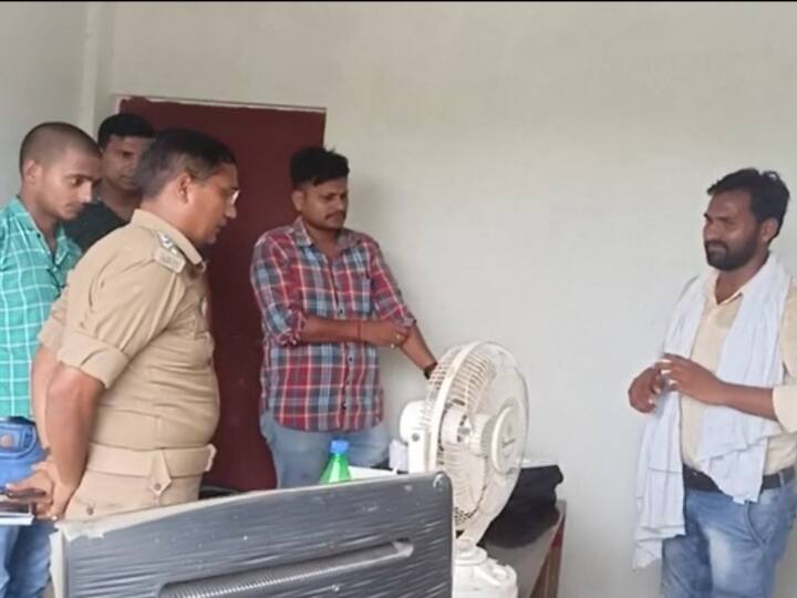 Kaushambi News: ग्राहक बनकर बीसी संचालक से दिनदहाड़े लूट, आंखों में मिर्च पाउडर डालकर रुपयों से भरा बैग ले भागे बदमाश Kaushambi Uttar Pradesh miscreants looted 20 thousand rupees from BC operator in broad daylight ANN Kaushambi News: ग्राहक बनकर बीसी संचालक से दिनदहाड़े लूट, आंखों में मिर्च पाउडर डालकर रुपयों से भरा बैग ले भागे बदमाश