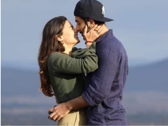 Alia की प्रेगनेंसी की खबर पर क्यों चौंक गई दादी Neetu Kapoor ? | khabar filmy hai